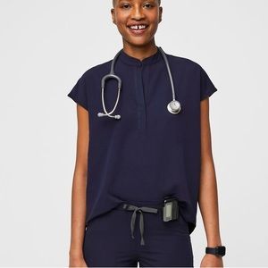 FIGS RAFAELA OVERSIZED SCRUB TOP Size Small